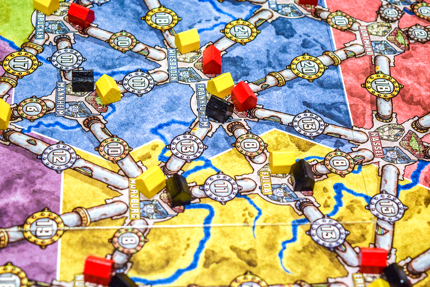 Houses on cities for Power Grid Board Game up close from side